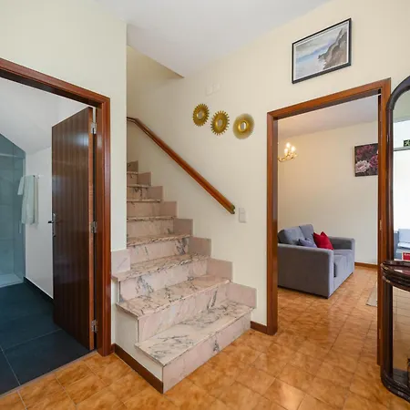 Vigario House * Камара-де-Лобуш